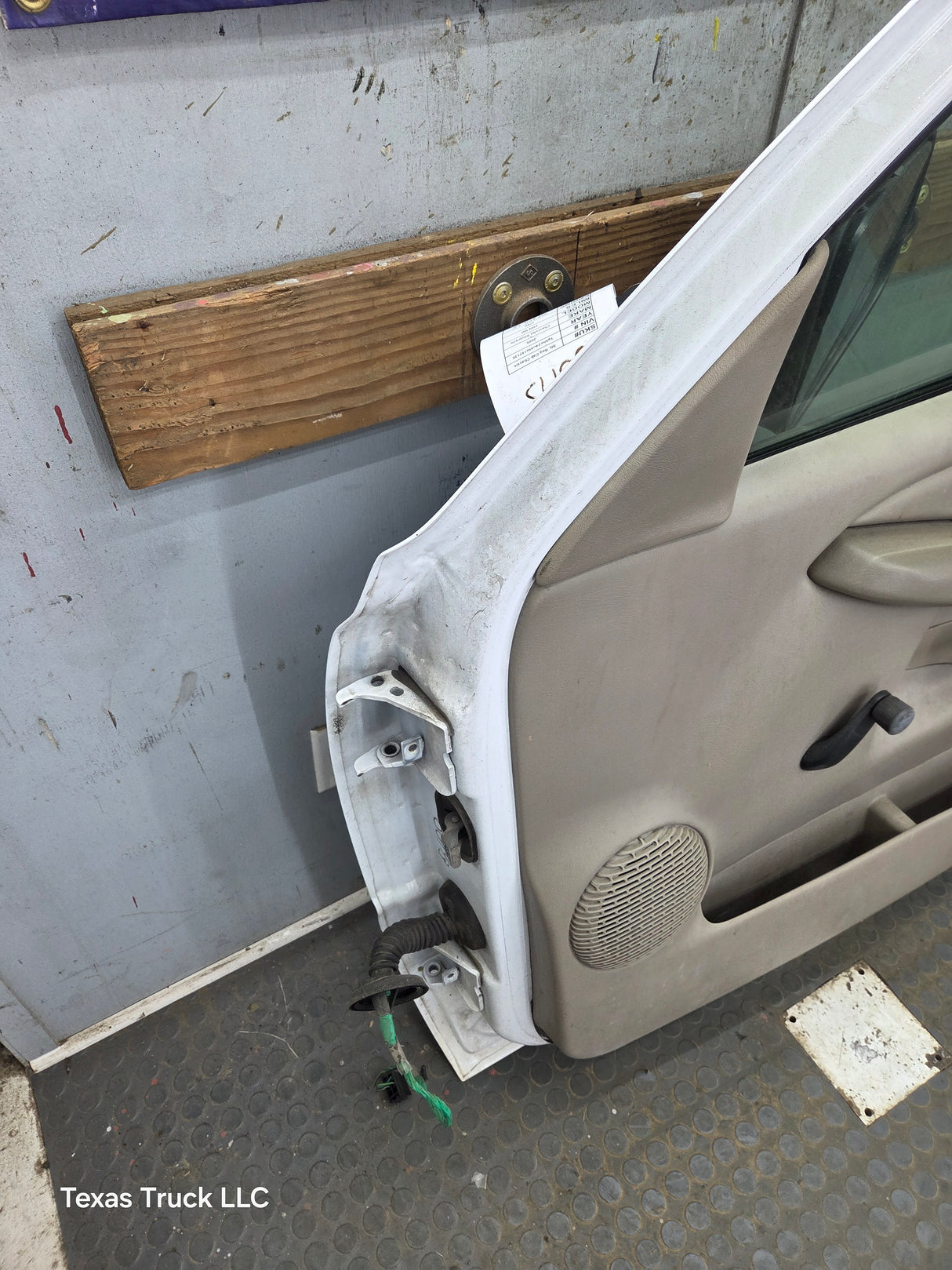 1999-2006 Chevrolet Silverado / GMC Sierra 1500 2500 3500 HD Front Passenger side Door RH