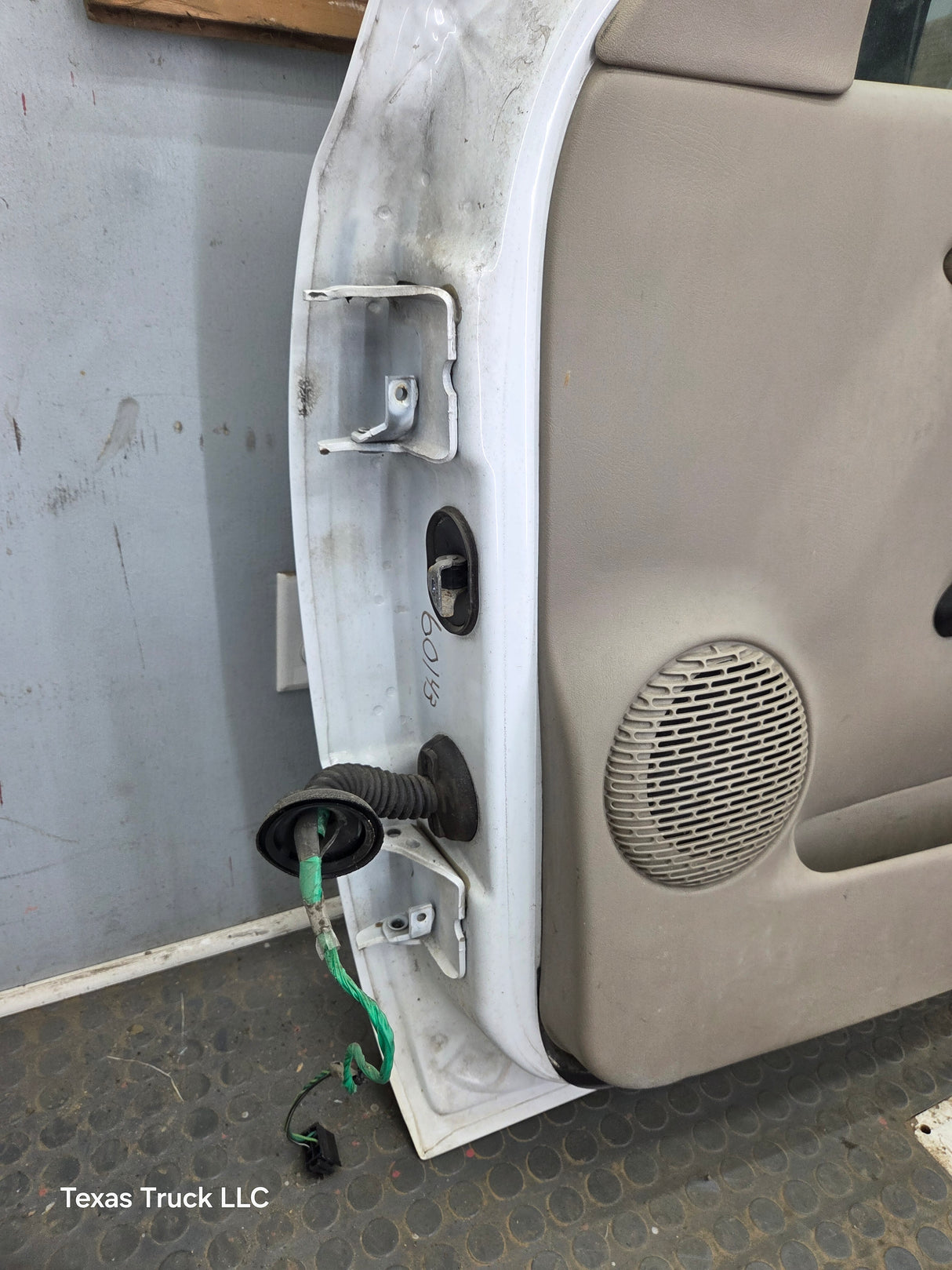 1999-2006 Chevrolet Silverado / GMC Sierra 1500 2500 3500 HD Front Passenger side Door RH
