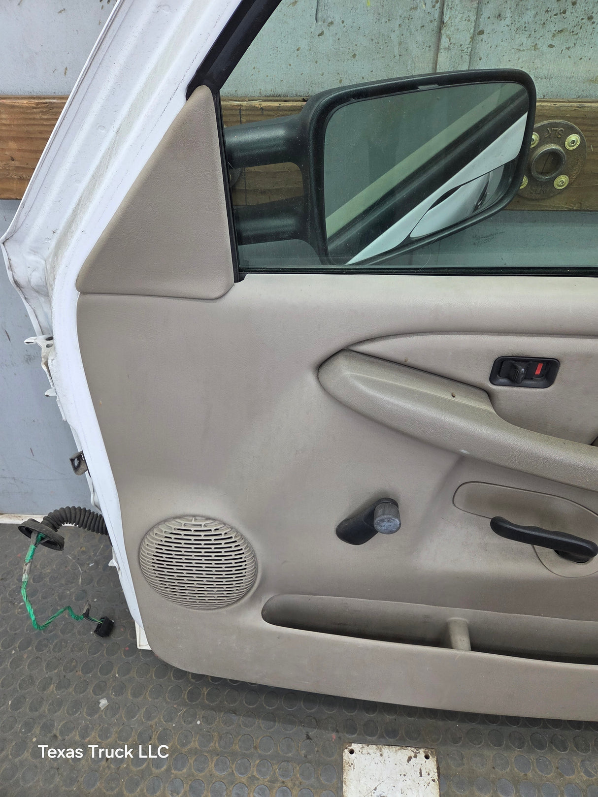 1999-2006 Chevrolet Silverado / GMC Sierra 1500 2500 3500 HD Front Passenger side Door RH