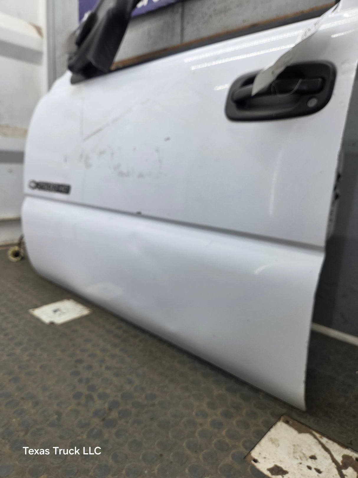 1999-2006 Chevrolet Silverado / GMC Sierra 1500 2500 3500 HD Front Driver Side Door LH