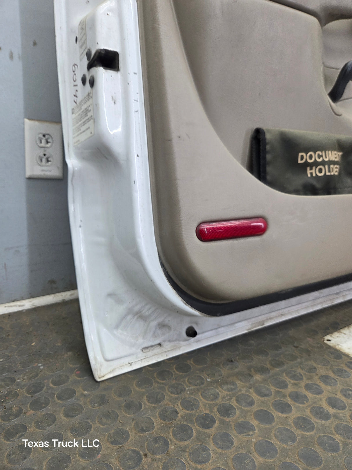 1999-2006 Chevrolet Silverado / GMC Sierra 1500 2500 3500 HD Front Driver Side Door LH