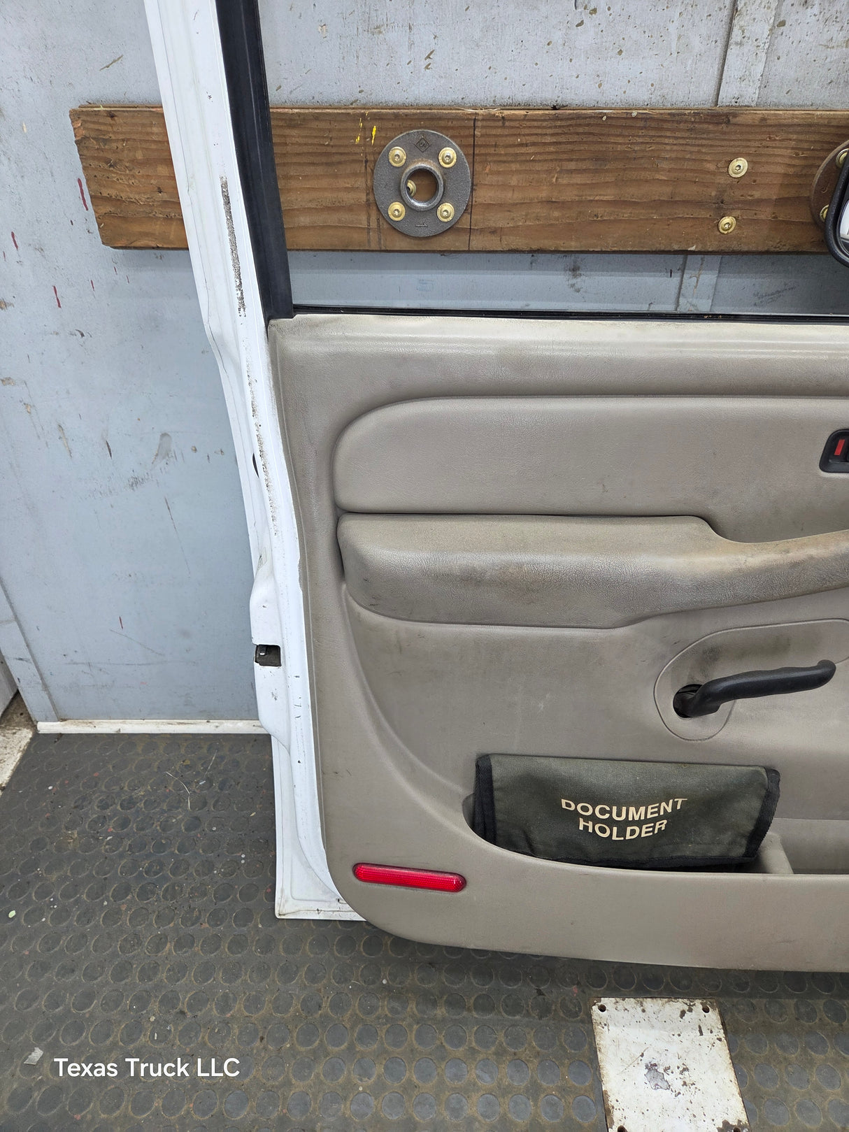 1999-2006 Chevrolet Silverado / GMC Sierra 1500 2500 3500 HD Front Driver Side Door LH