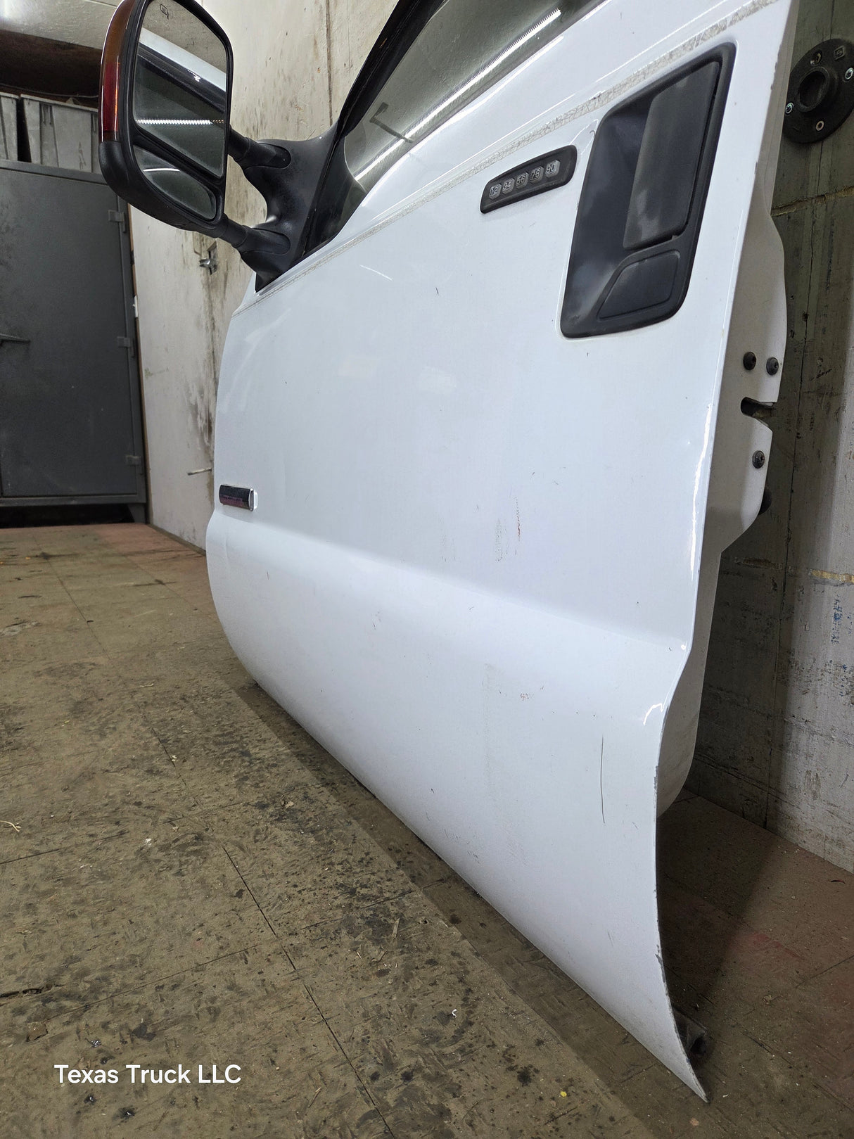 1999-2011 Ford Super Duty LH Driver Side Front Door F250 F350 F450 F550