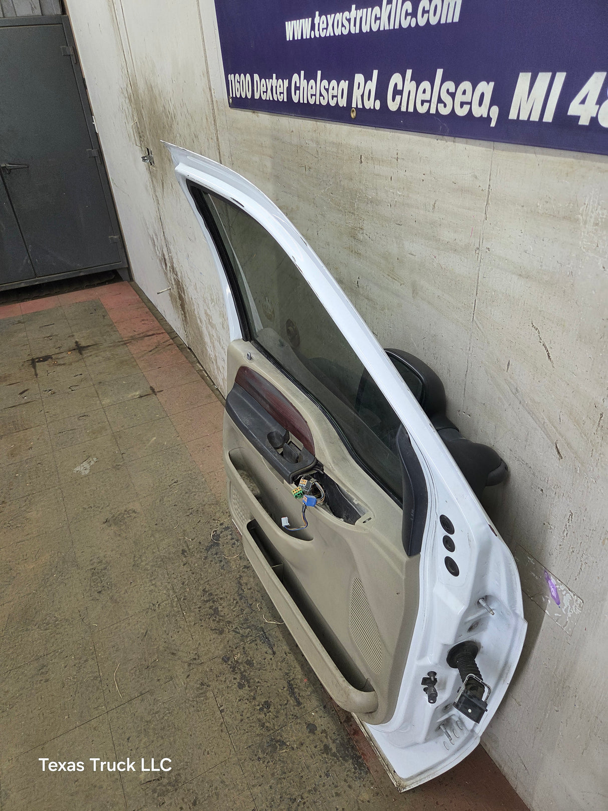 1999-2011 Ford Super Duty LH Driver Side Front Door F250 F350 F450 F550