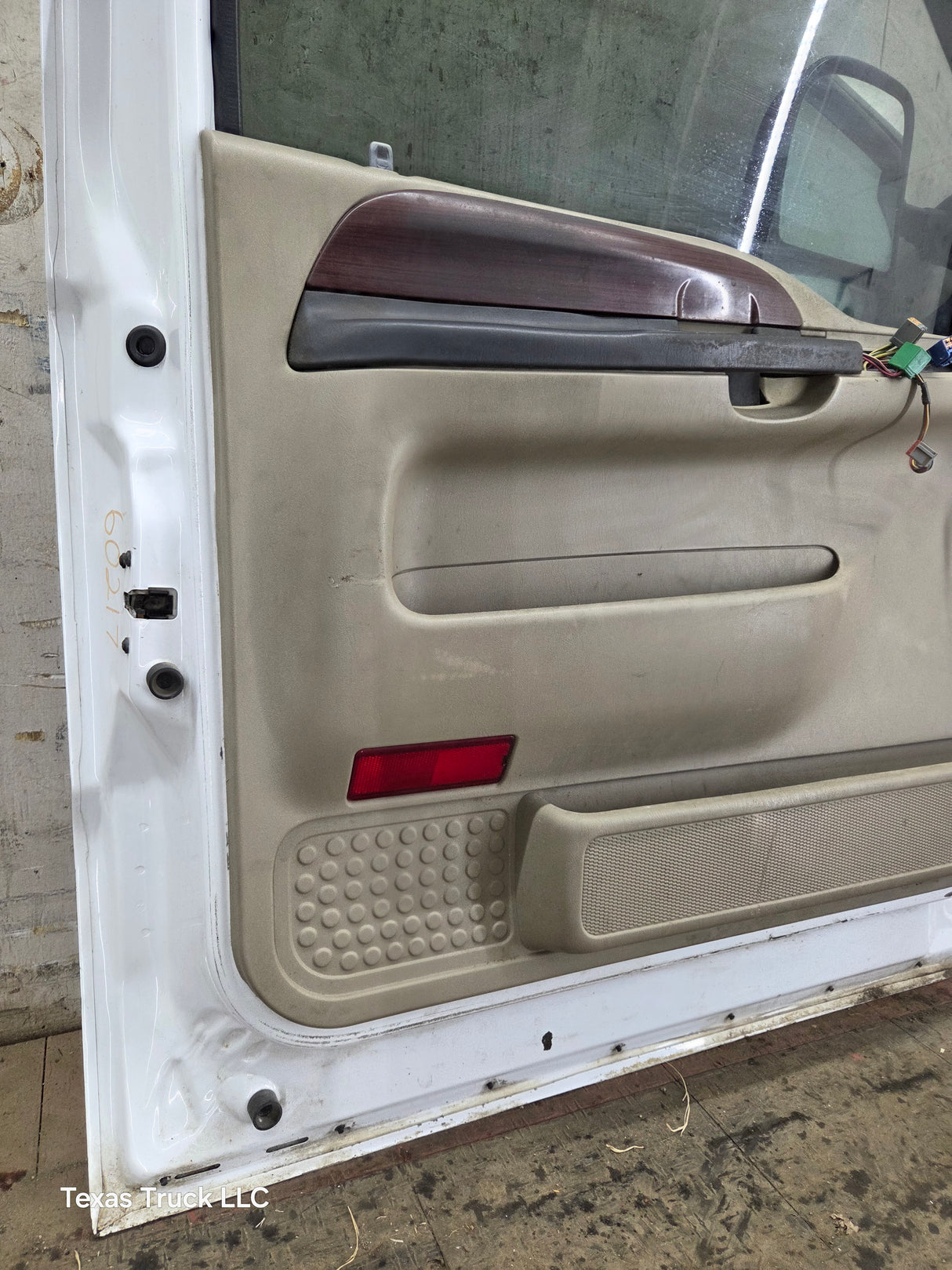 1999-2011 Ford Super Duty LH Driver Side Front Door F250 F350 F450 F550