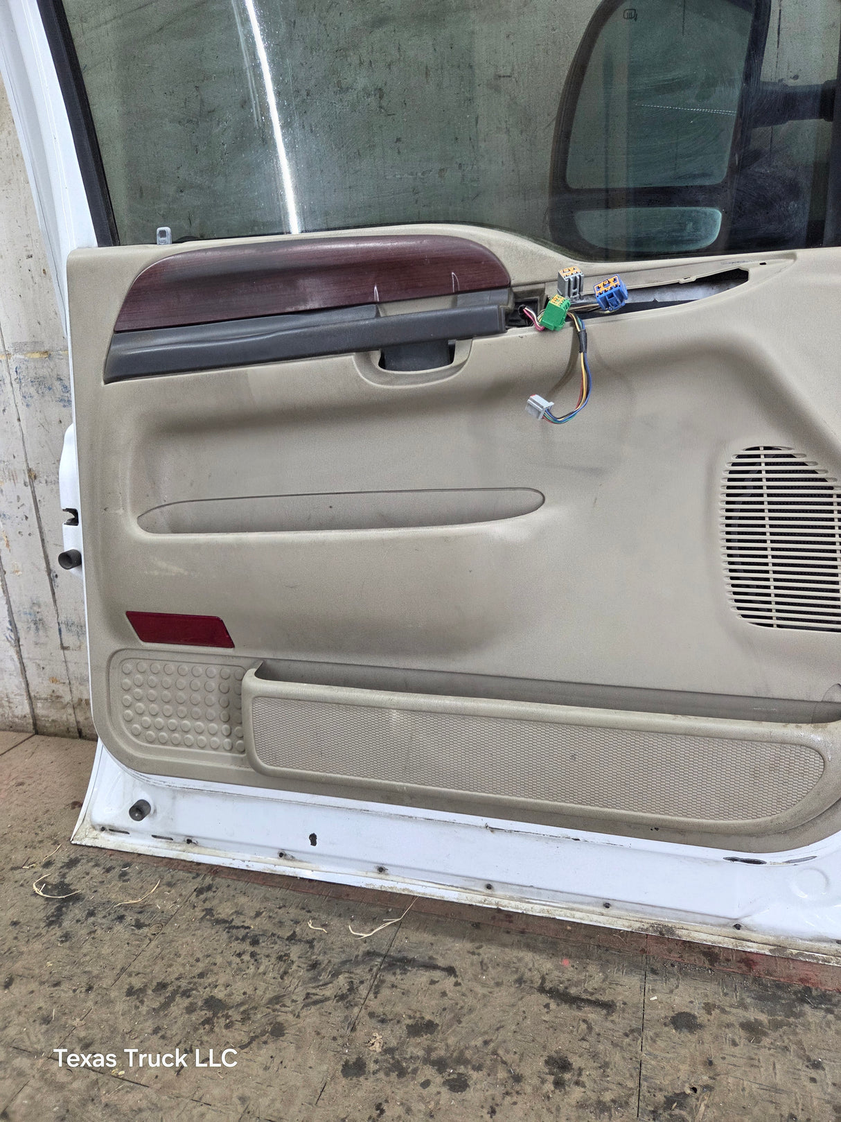 1999-2011 Ford Super Duty LH Driver Side Front Door F250 F350 F450 F550