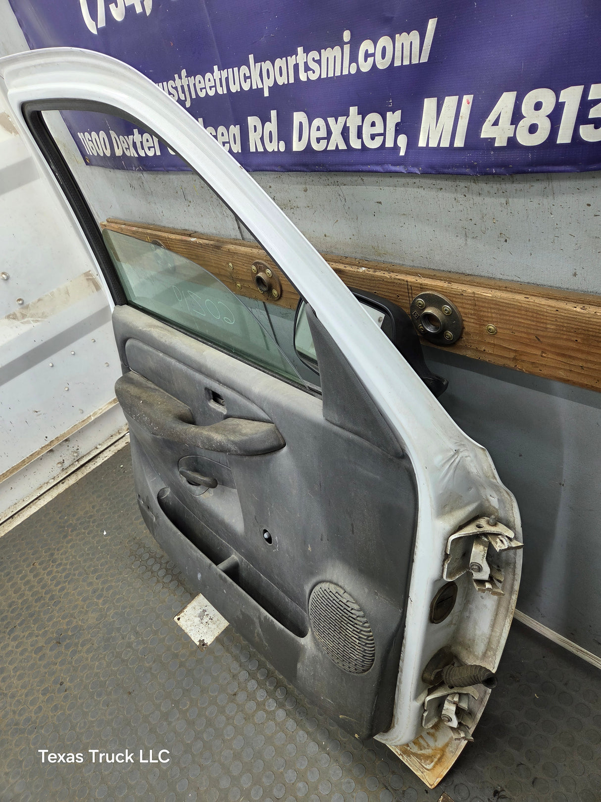 1999-2006 Chevrolet Silverado / GMC Sierra 1500 2500 3500 HD Front Driver Side Door LH