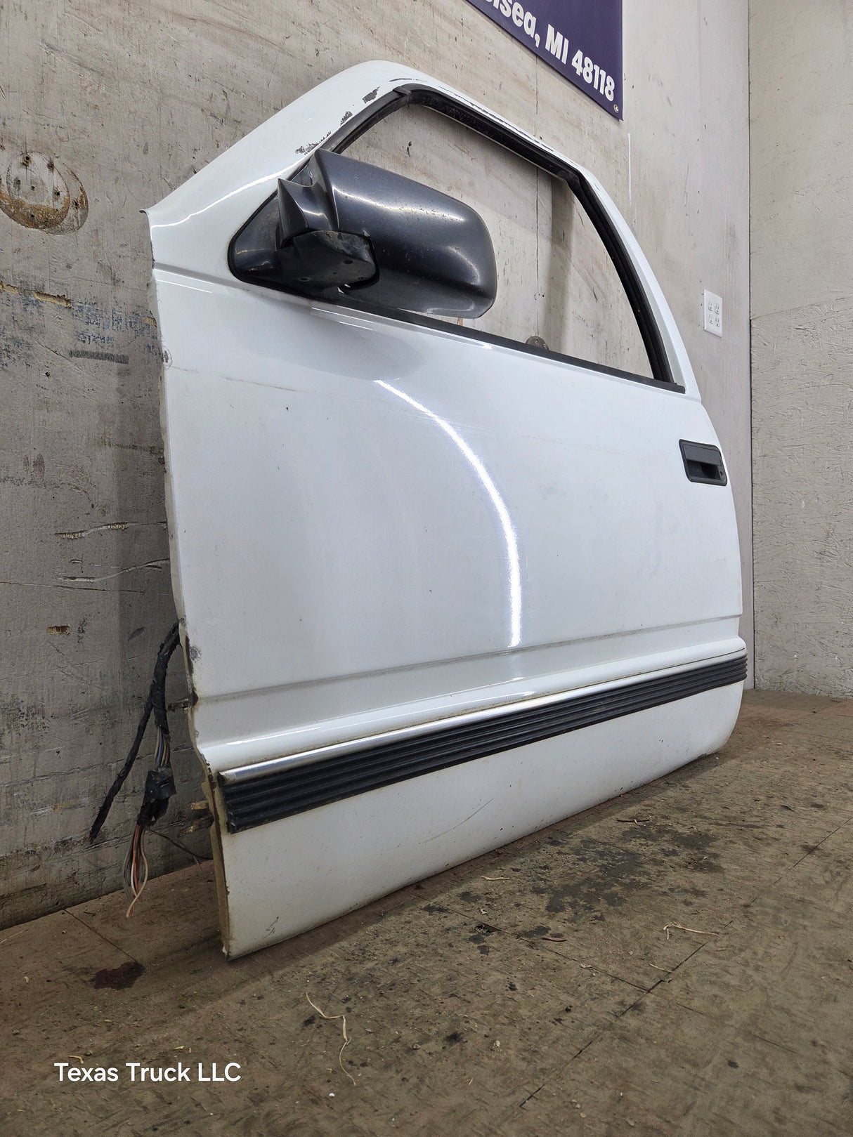1988-2000 Chevrolet Silverado Suburban GMC Sierra LH Front Driver Side Door