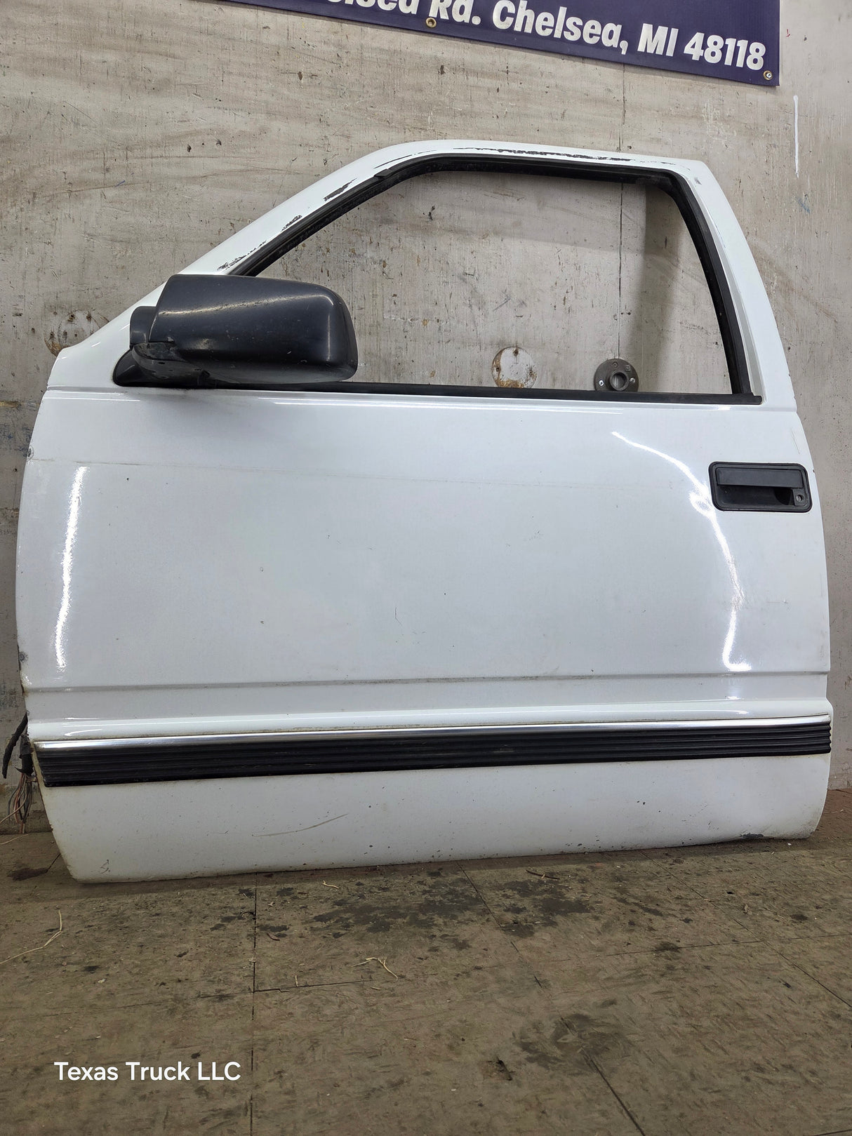 1988-2000 Chevrolet Silverado Suburban GMC Sierra LH Front Driver Side Door