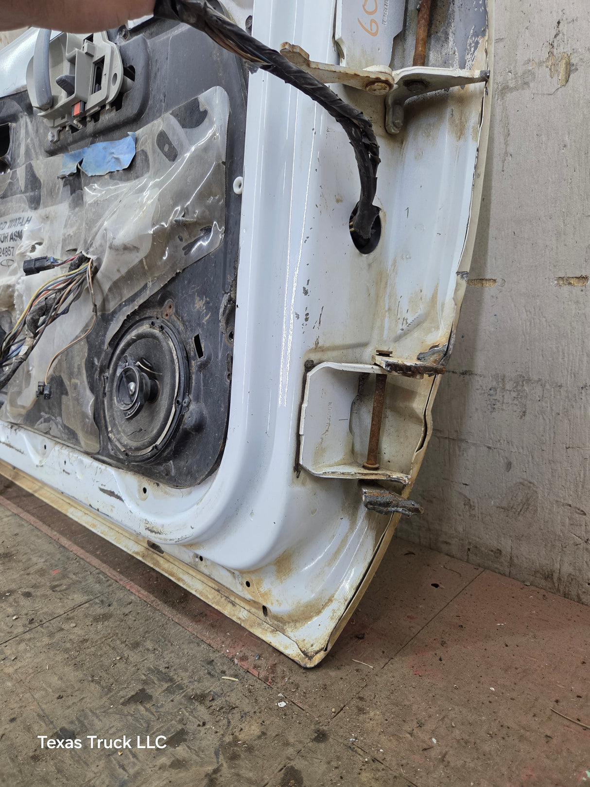 1988-2000 Chevrolet Silverado Suburban GMC Sierra LH Front Driver Side Door