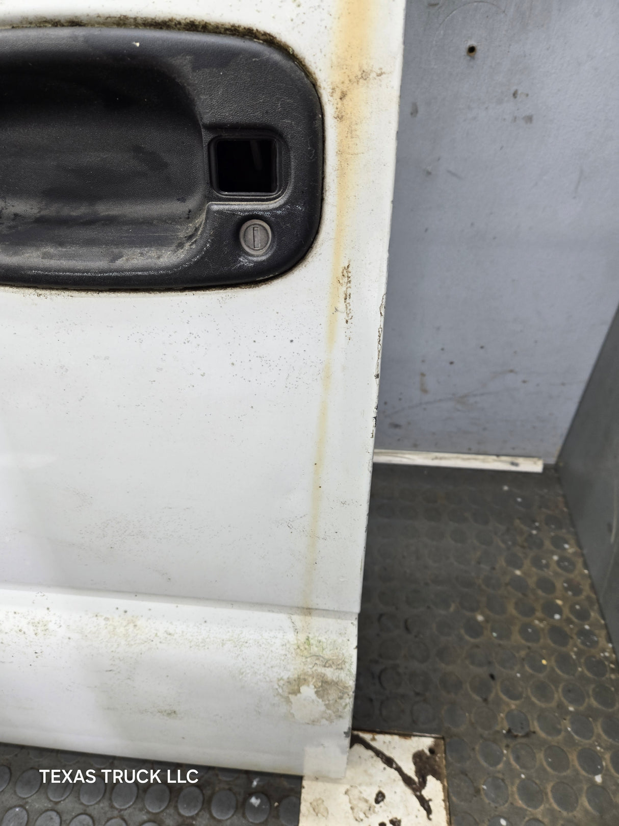 1999-2006 Chevrolet Silverado / GMC Sierra 1500 2500 3500 HD Front Driver Side Door LH