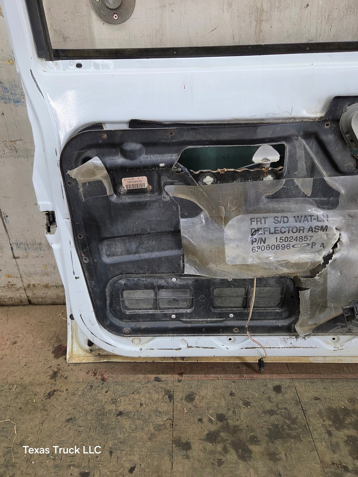 1988-2000 Chevrolet Silverado Suburban GMC Sierra LH Front Driver Side Door