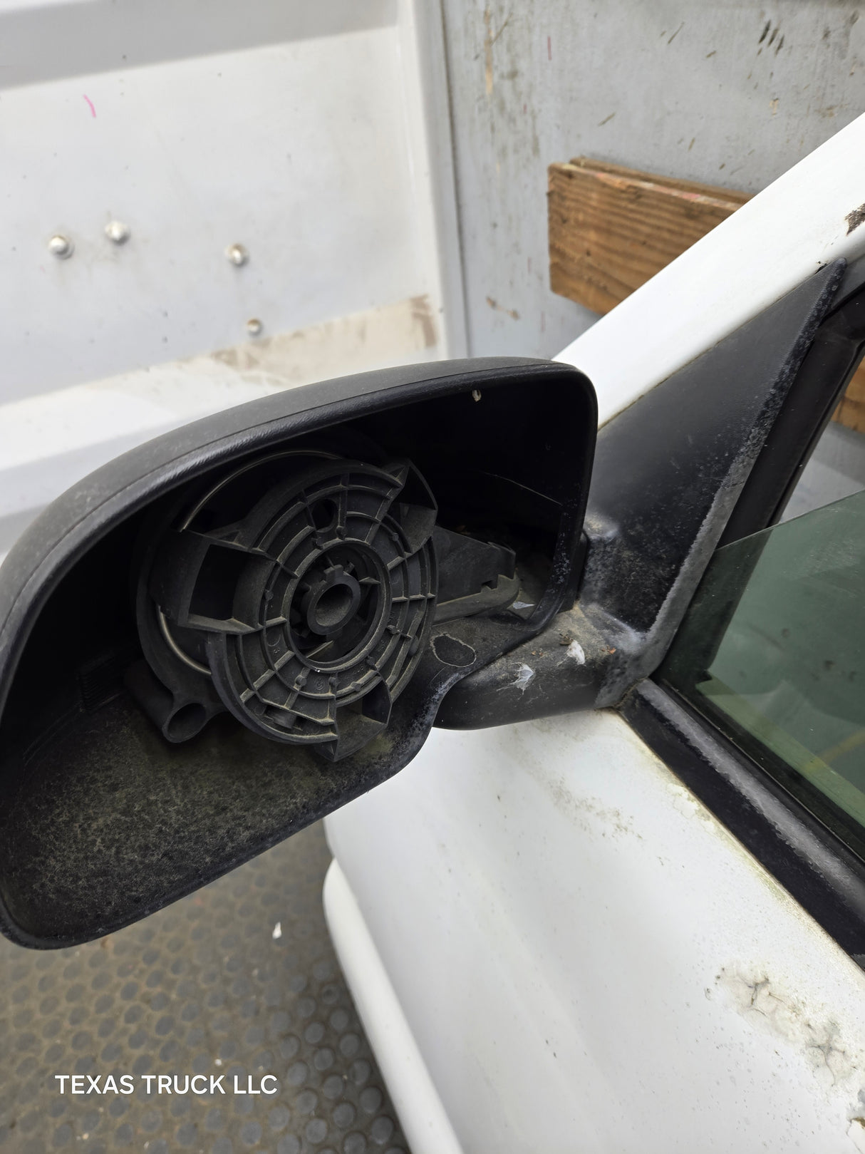 1999-2006 Chevrolet Silverado / GMC Sierra 1500 2500 3500 HD Front Driver Side Door LH