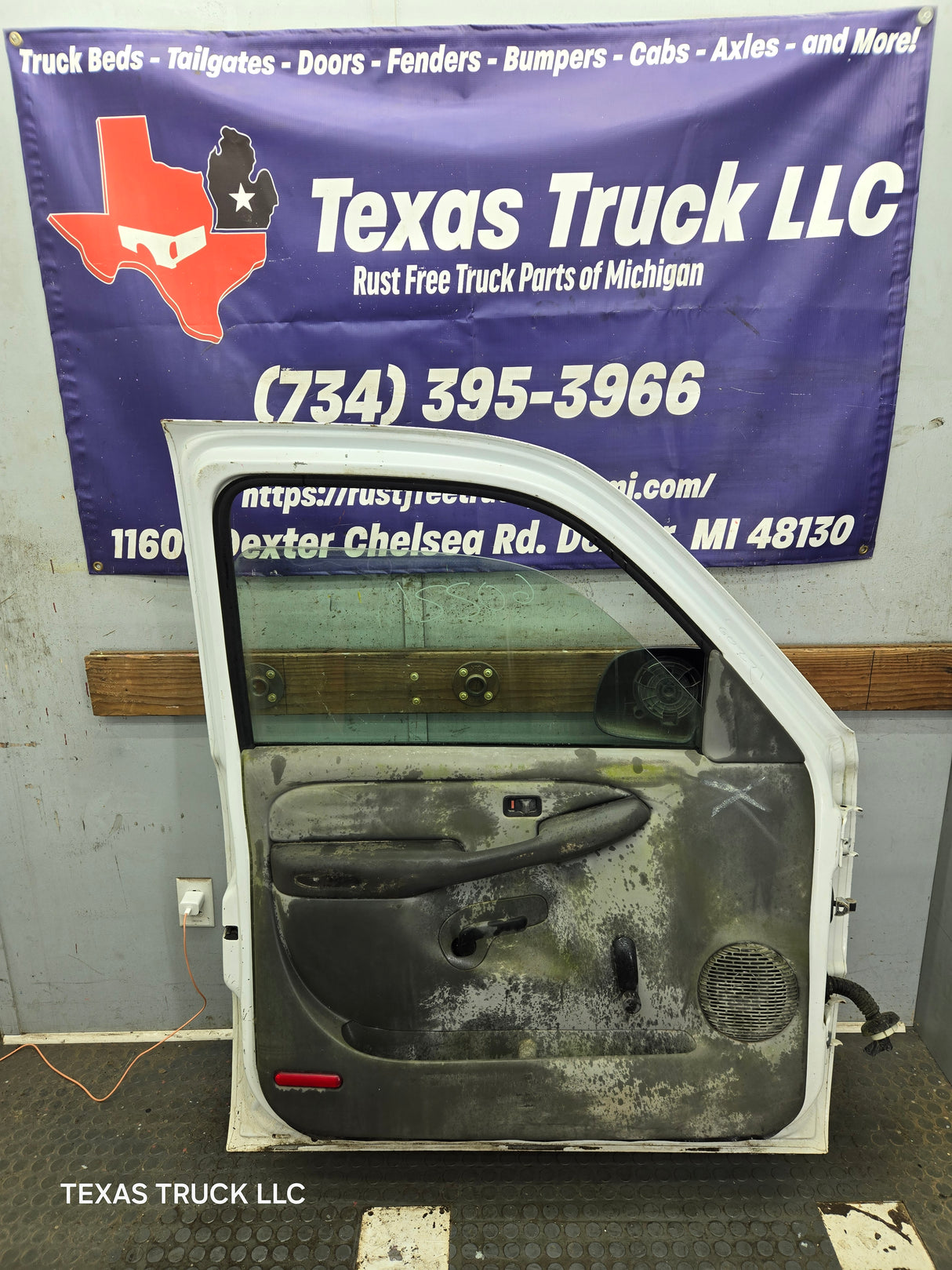 1999-2006 Chevrolet Silverado / GMC Sierra 1500 2500 3500 HD Front Driver Side Door LH