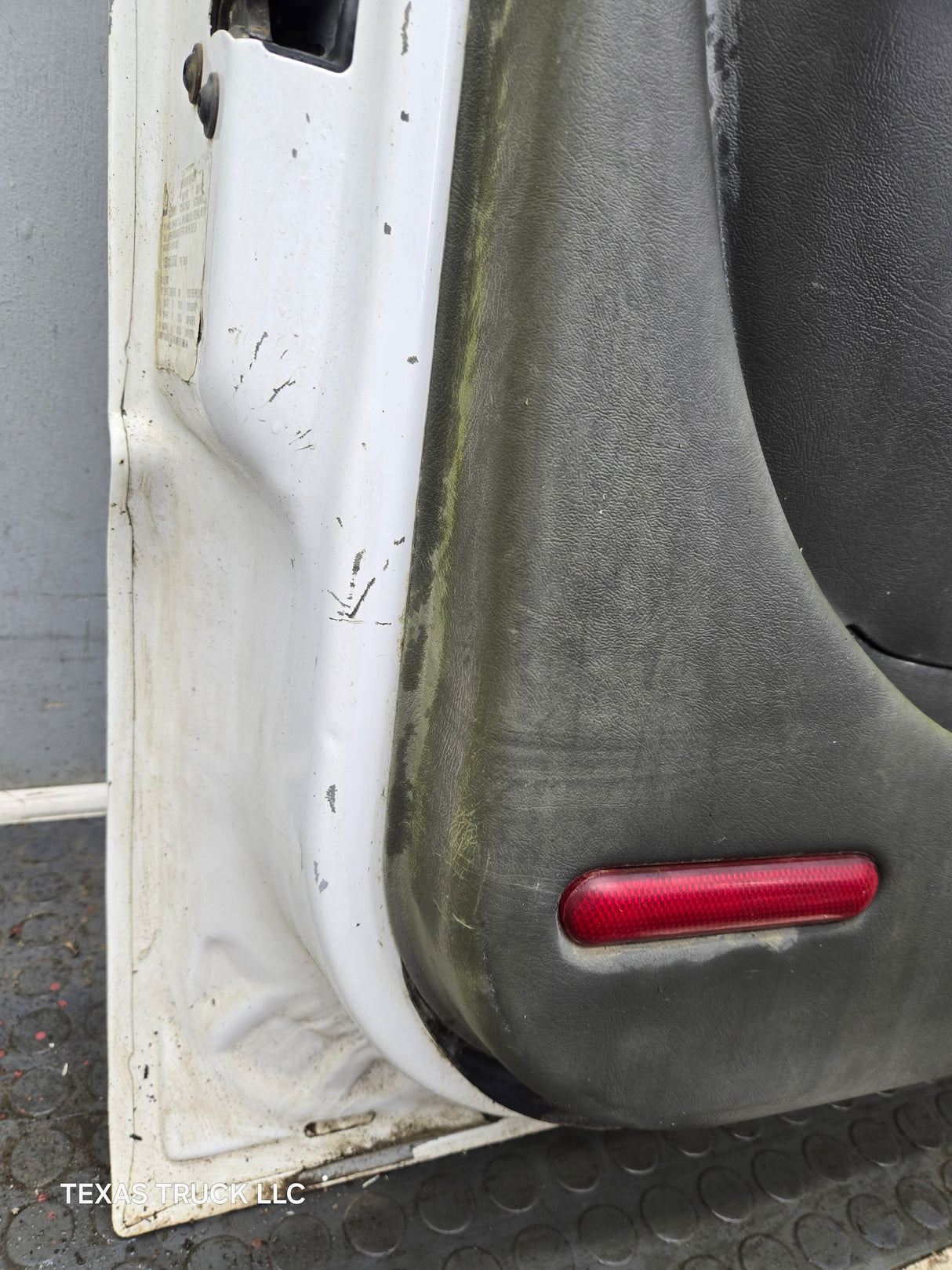 1999-2006 Chevrolet Silverado / GMC Sierra 1500 2500 3500 HD Front Driver Side Door LH