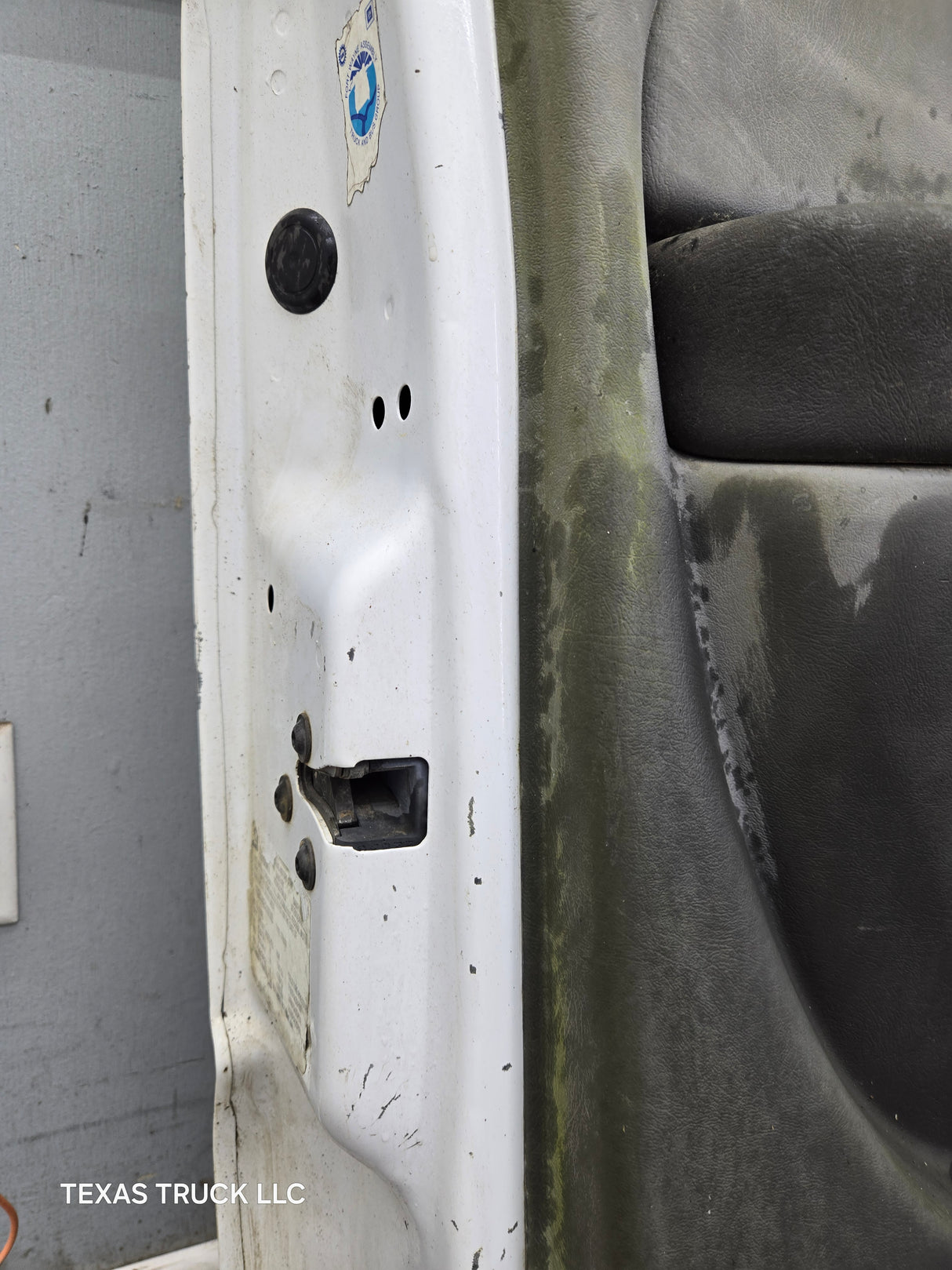 1999-2006 Chevrolet Silverado / GMC Sierra 1500 2500 3500 HD Front Driver Side Door LH