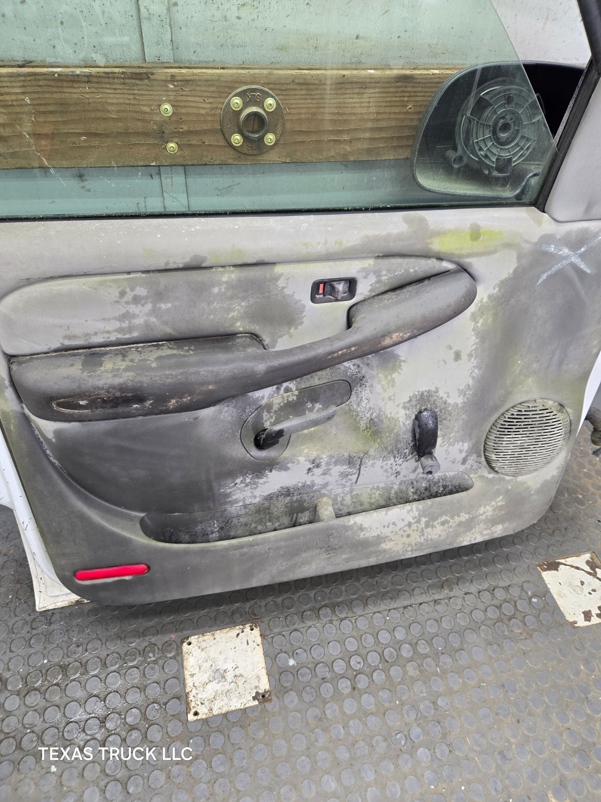 1999-2006 Chevrolet Silverado / GMC Sierra 1500 2500 3500 HD Front Driver Side Door LH