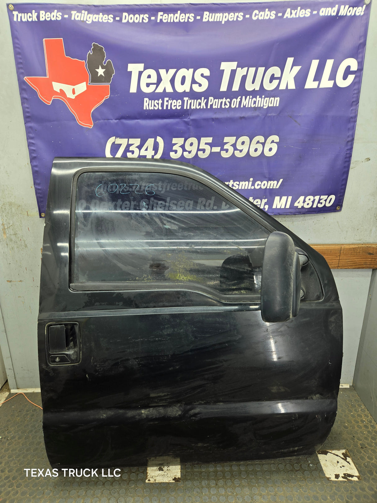 1999-2011 Ford Super Duty / Excursion Front Passenger RH Door F250 F350 F450 F550 - Black