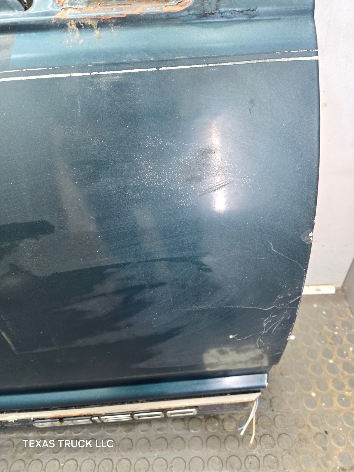 1988-2000 Chevrolet Silverado Suburban GMC Sierra RH Front Passenger Door