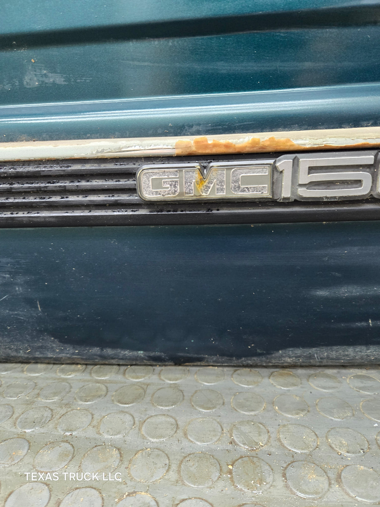 1988-2000 Chevrolet Silverado Suburban GMC Sierra RH Front Passenger Door