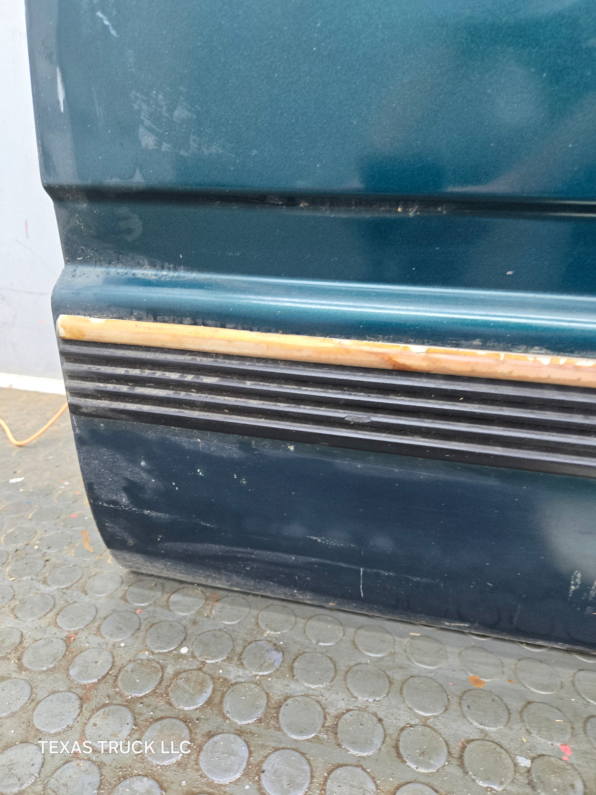 1988-2000 Chevrolet Silverado Suburban GMC Sierra RH Front Passenger Door