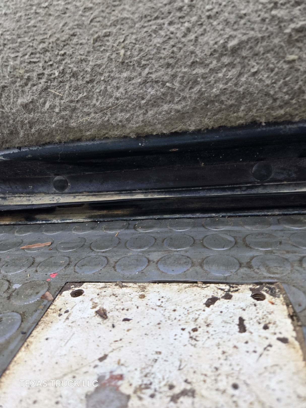 1988-2000 Chevrolet Silverado Suburban GMC Sierra RH Front Passenger Door