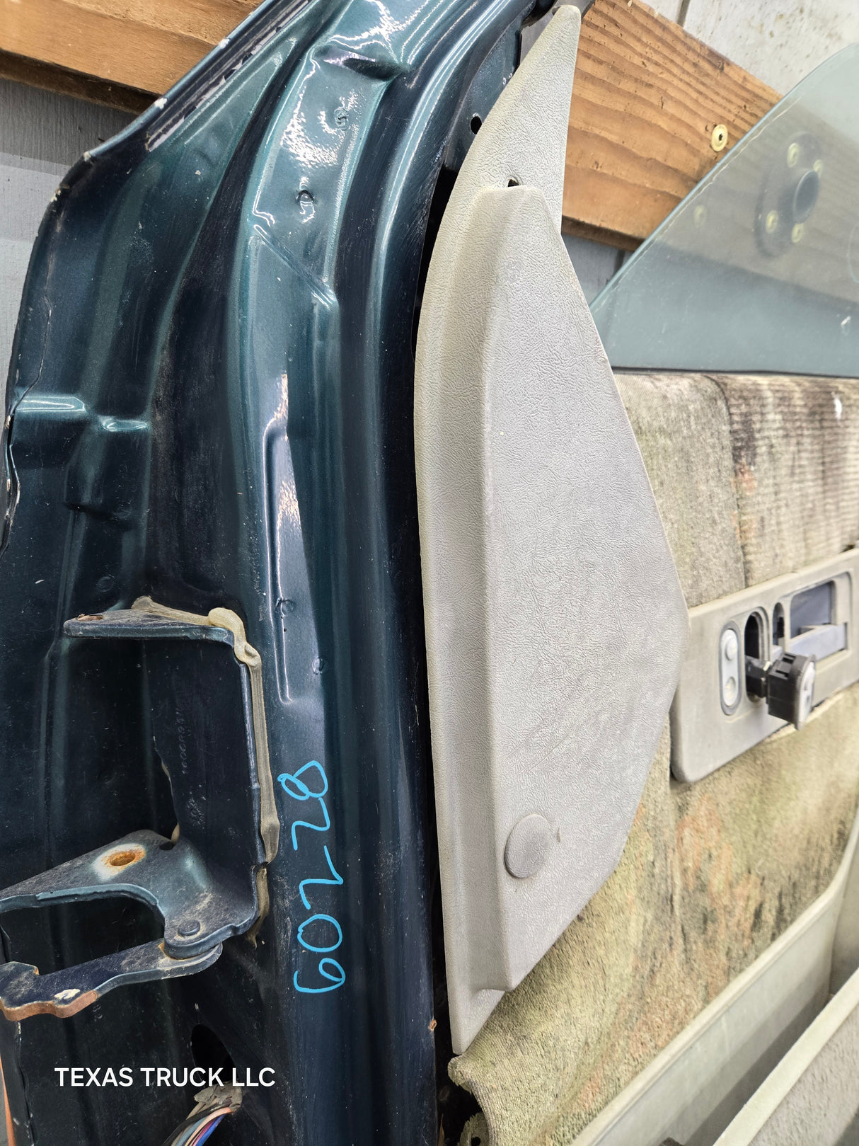 1988-2000 Chevrolet Silverado Suburban GMC Sierra RH Front Passenger Door