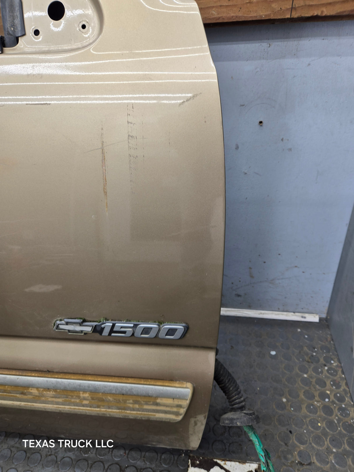 1999-2006 Chevrolet Silverado / GMC Sierra 1500 2500 3500 HD Front Passenger side Door RH