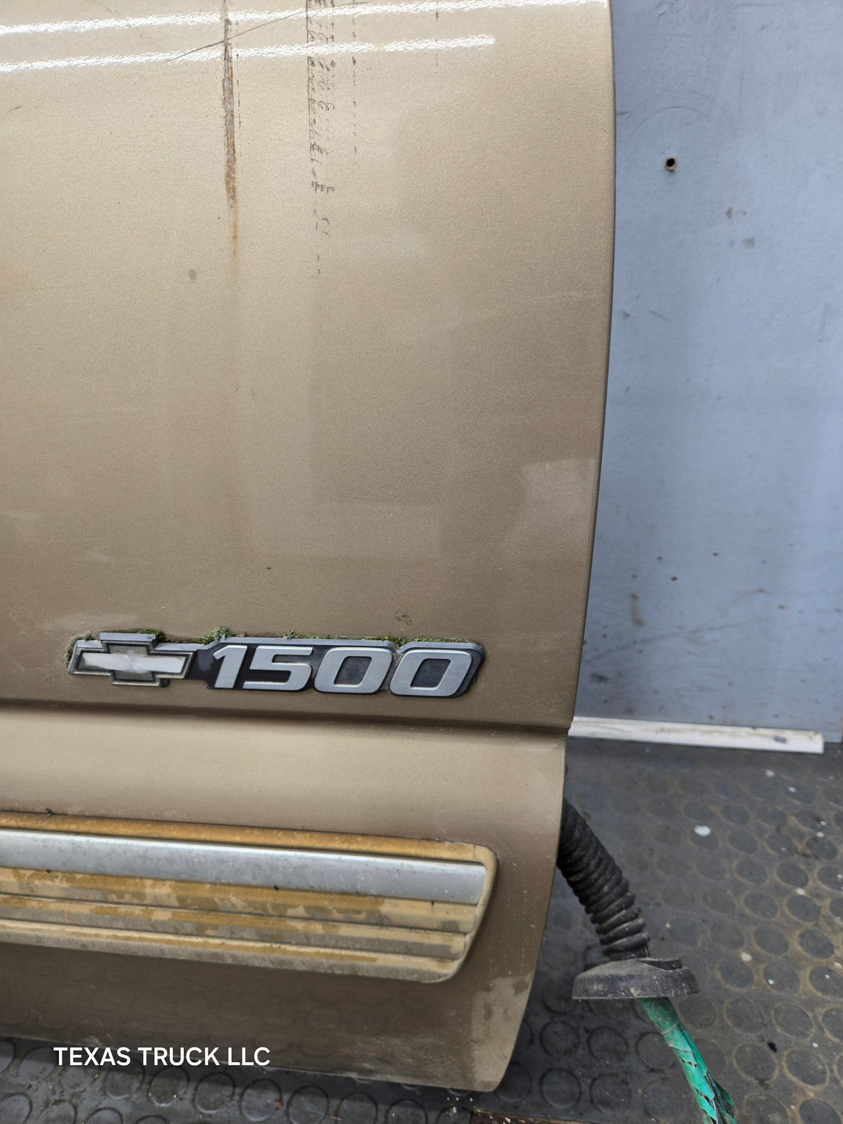 1999-2006 Chevrolet Silverado / GMC Sierra 1500 2500 3500 HD Front Passenger side Door RH