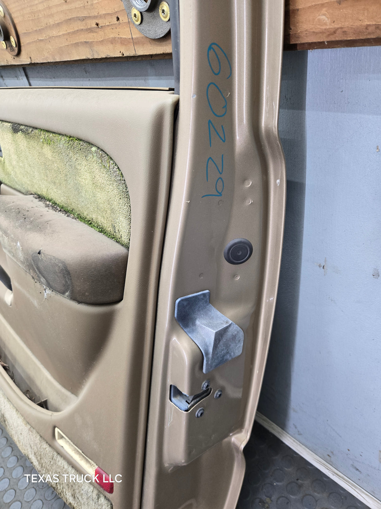 1999-2006 Chevrolet Silverado / GMC Sierra 1500 2500 3500 HD Front Passenger side Door RH