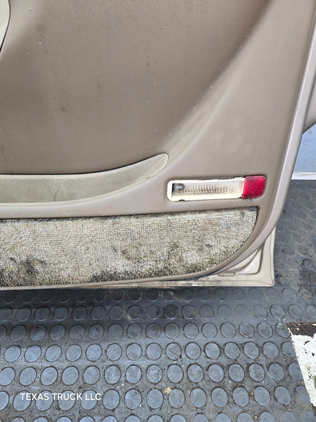 1999-2006 Chevrolet Silverado / GMC Sierra 1500 2500 3500 HD Front Passenger side Door RH