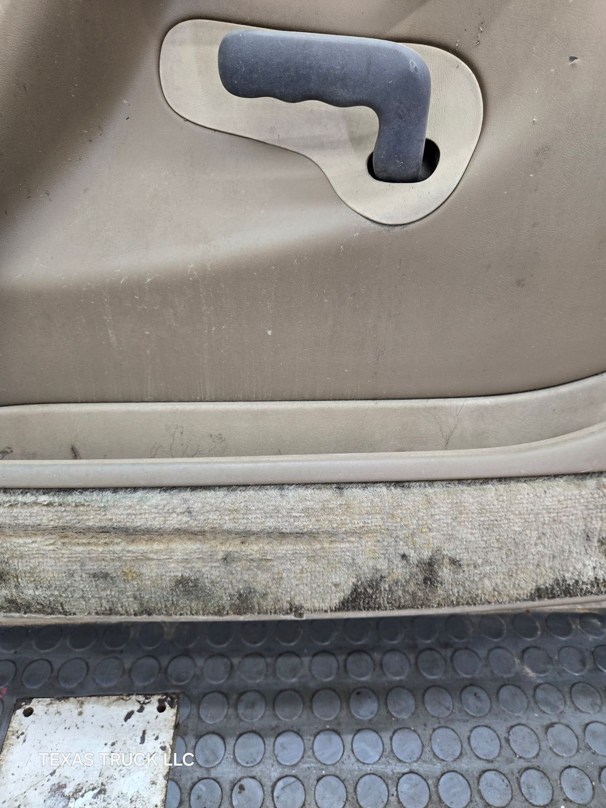 1999-2006 Chevrolet Silverado / GMC Sierra 1500 2500 3500 HD Front Passenger side Door RH