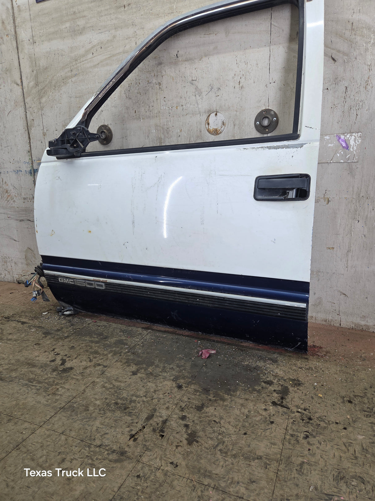 1988-2000 Chevrolet Silverado Suburban GMC Sierra LH Front Driver Side Door
