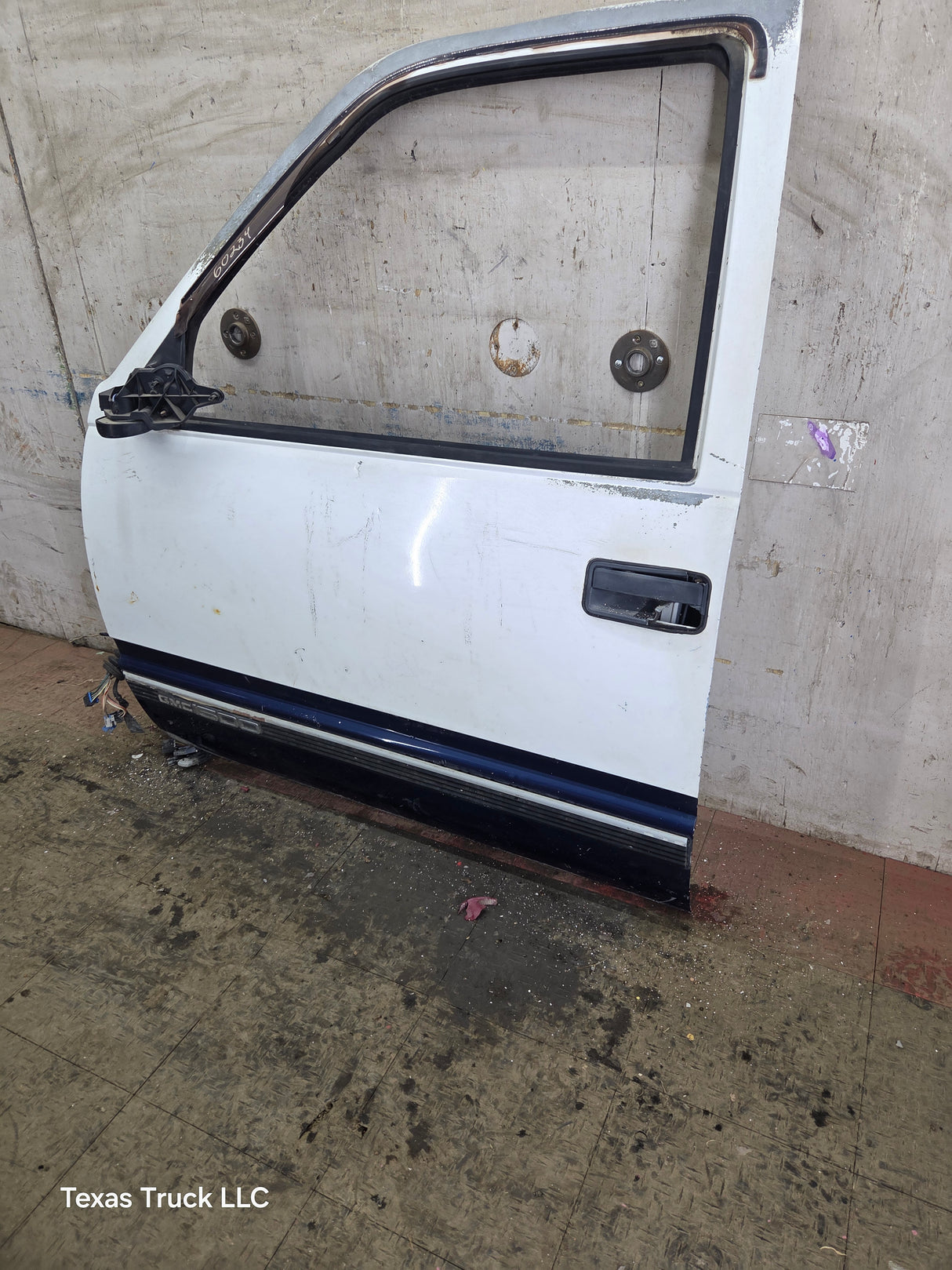 1988-2000 Chevrolet Silverado Suburban GMC Sierra LH Front Driver Side Door