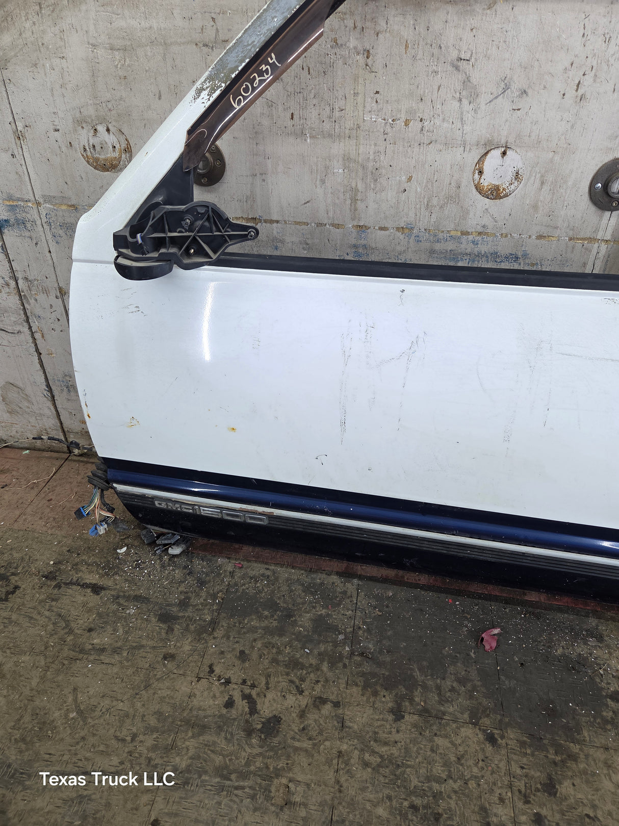 1988-2000 Chevrolet Silverado Suburban GMC Sierra LH Front Driver Side Door