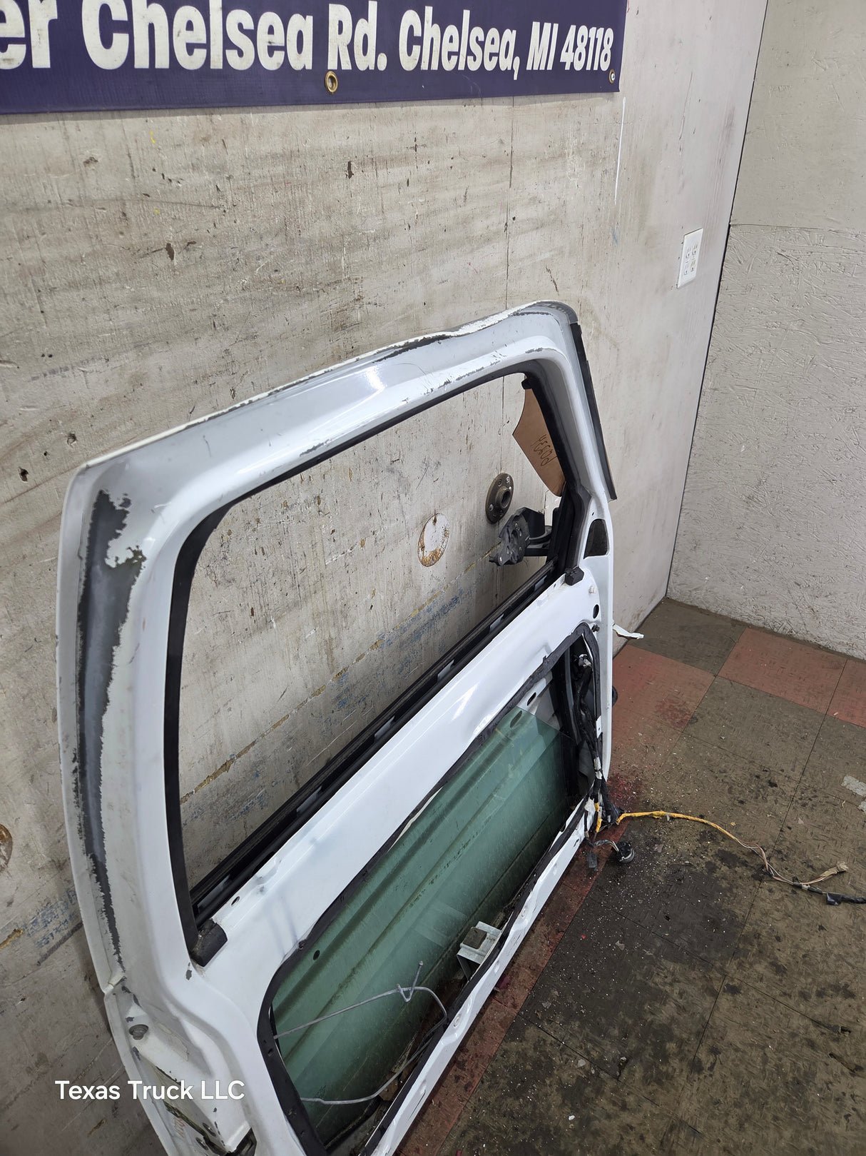 1988-2000 Chevrolet Silverado Suburban GMC Sierra LH Front Driver Side Door