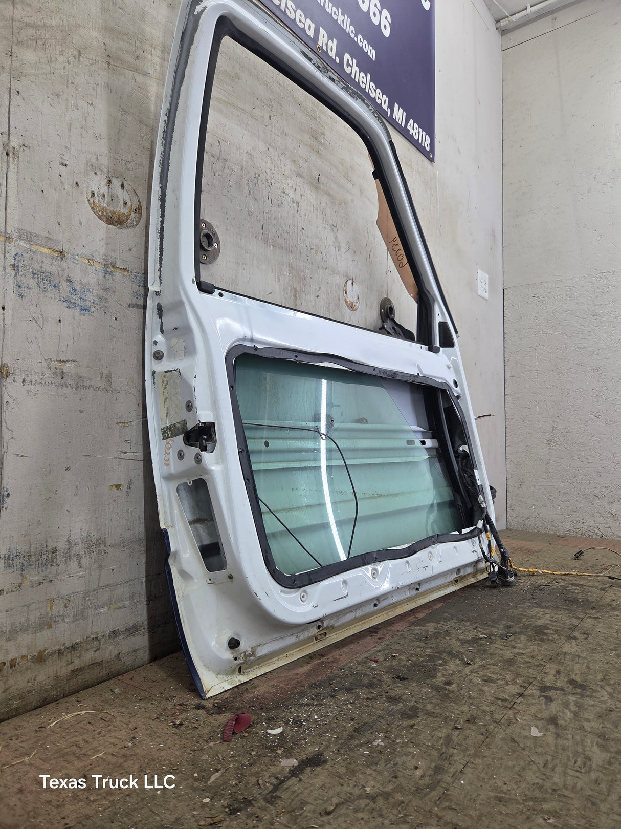 1988-2000 Chevrolet Silverado Suburban GMC Sierra LH Front Driver Side Door