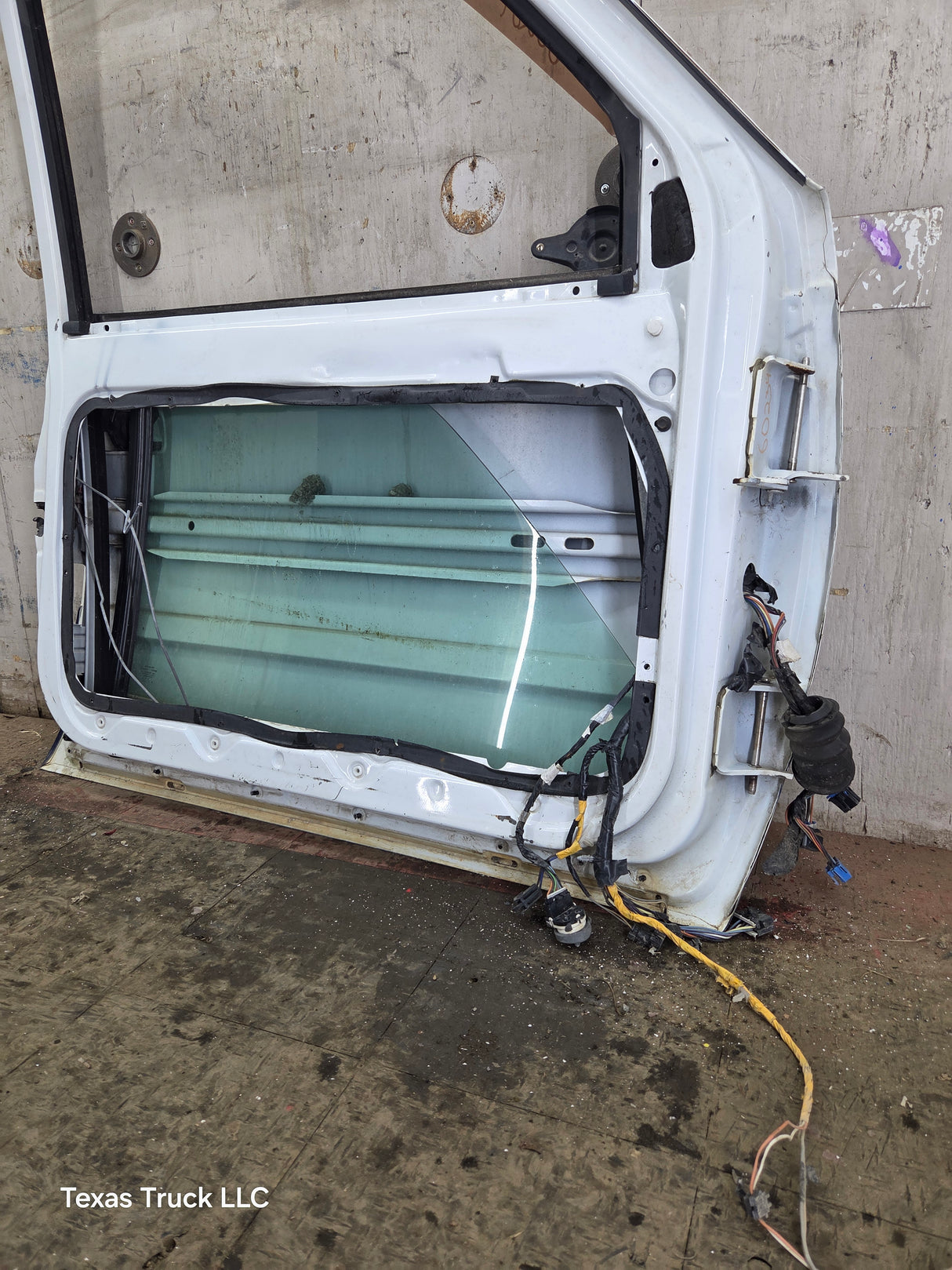 1988-2000 Chevrolet Silverado Suburban GMC Sierra LH Front Driver Side Door