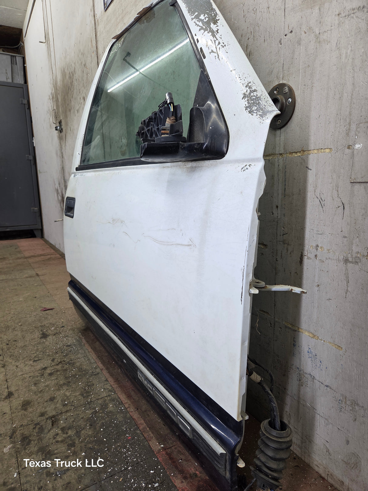 1988-2000 Chevrolet Silverado Suburban GMC Sierra RH Front Passenger Door