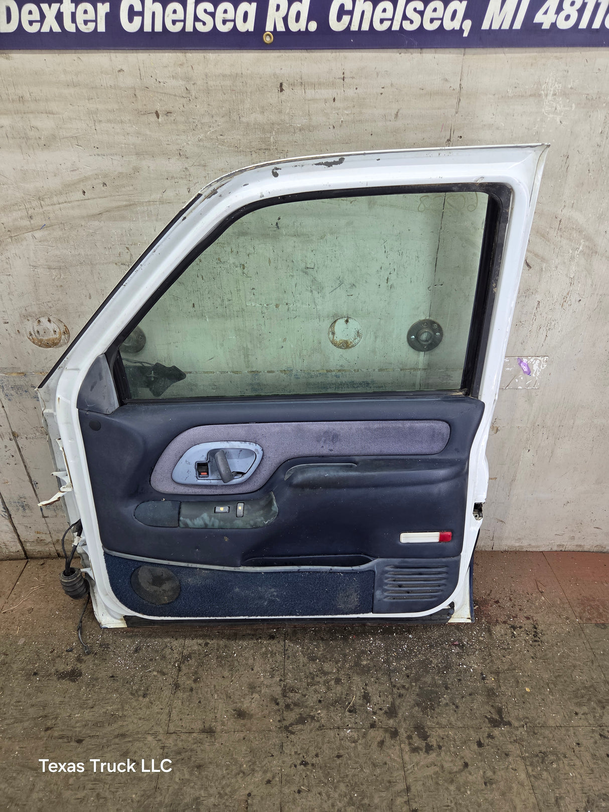 1988-2000 Chevrolet Silverado Suburban GMC Sierra RH Front Passenger Door