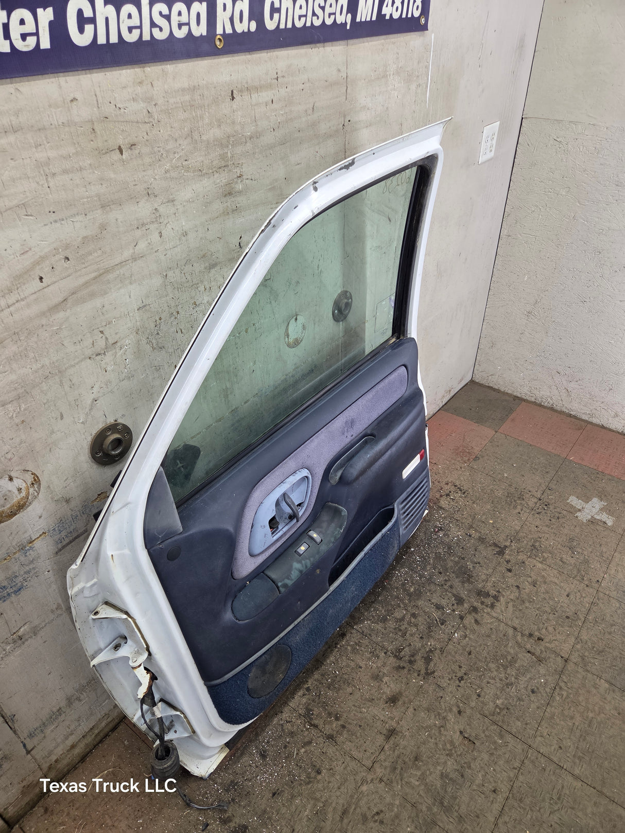 1988-2000 Chevrolet Silverado Suburban GMC Sierra RH Front Passenger Door