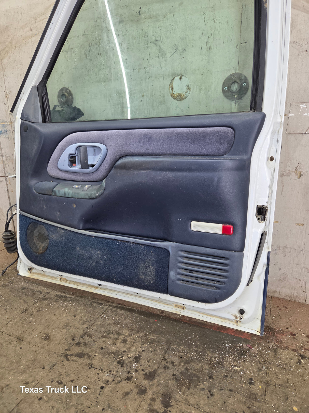 1988-2000 Chevrolet Silverado Suburban GMC Sierra RH Front Passenger Door
