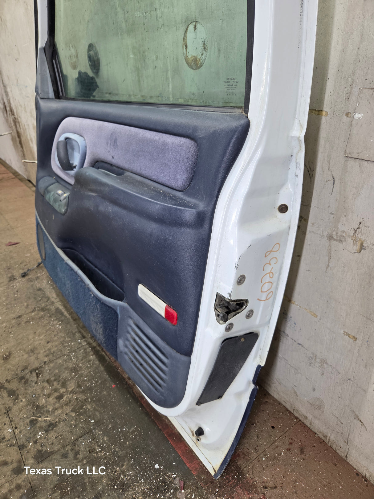 1988-2000 Chevrolet Silverado Suburban GMC Sierra RH Front Passenger Door