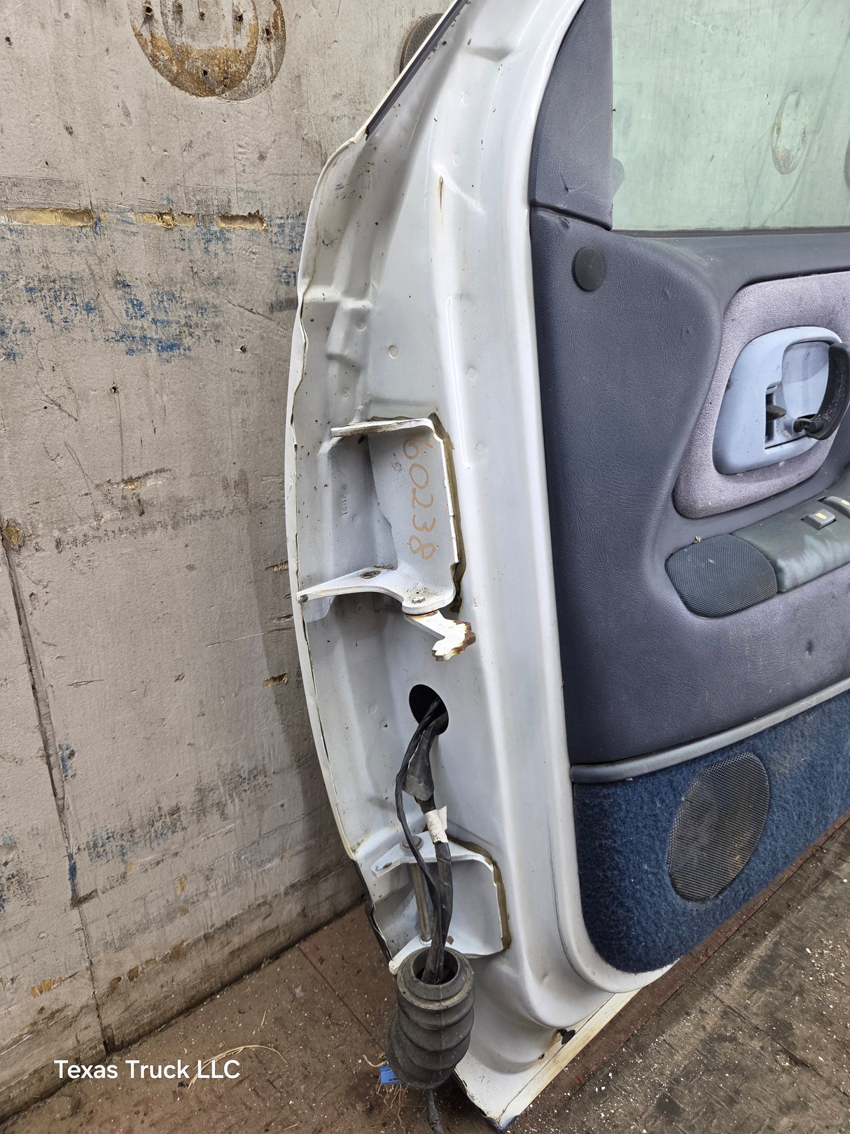 1988-2000 Chevrolet Silverado Suburban GMC Sierra RH Front Passenger Door