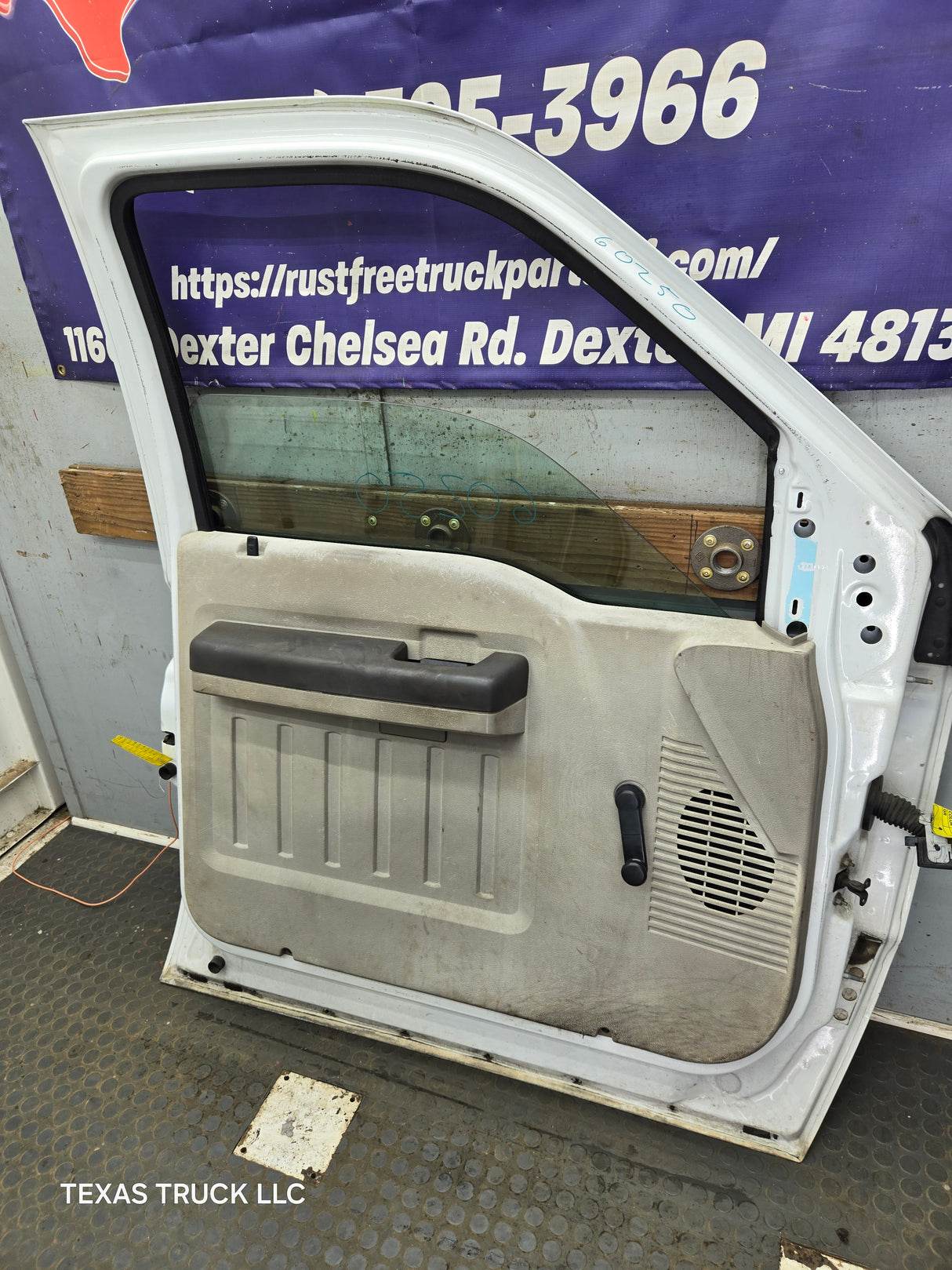 1999-2011 Ford Super Duty LH Driver Side Front Door F250 F350 F450 F550