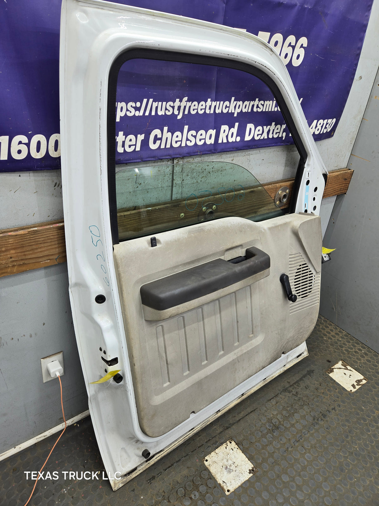 1999-2011 Ford Super Duty LH Driver Side Front Door F250 F350 F450 F550
