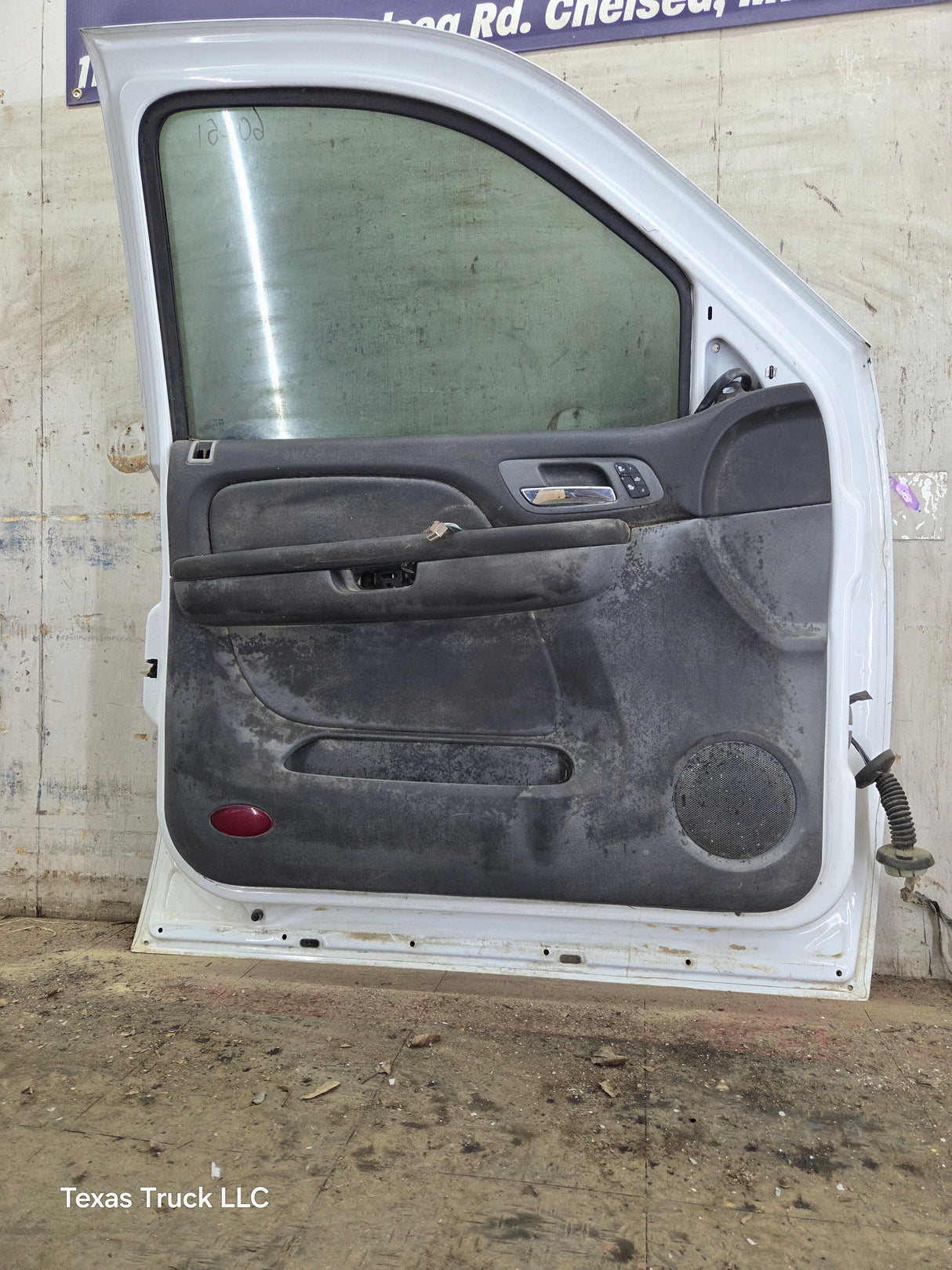 2007-2013 Chevrolet Silverado / GMC Sierra 1500 2500 3500 HD LH Front Driver Side Door