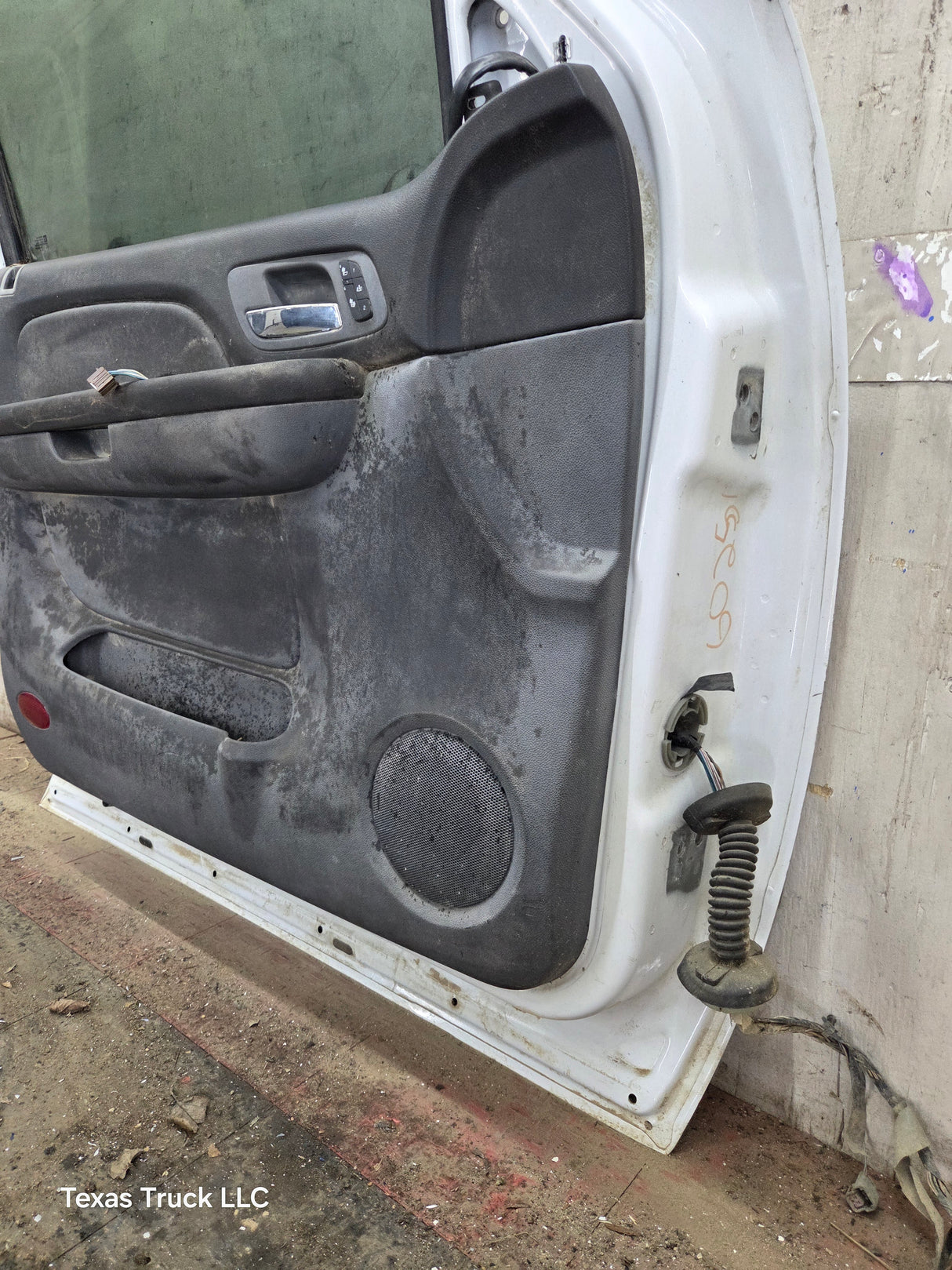 2007-2013 Chevrolet Silverado / GMC Sierra 1500 2500 3500 HD LH Front Driver Side Door
