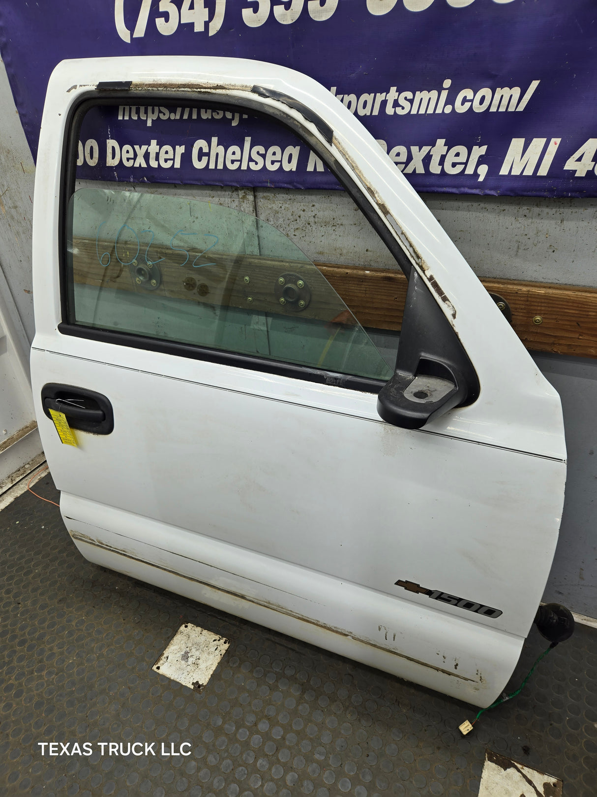 1999-2006 Chevrolet Silverado / GMC Sierra 1500 2500 3500 HD Front Passenger side Door RH