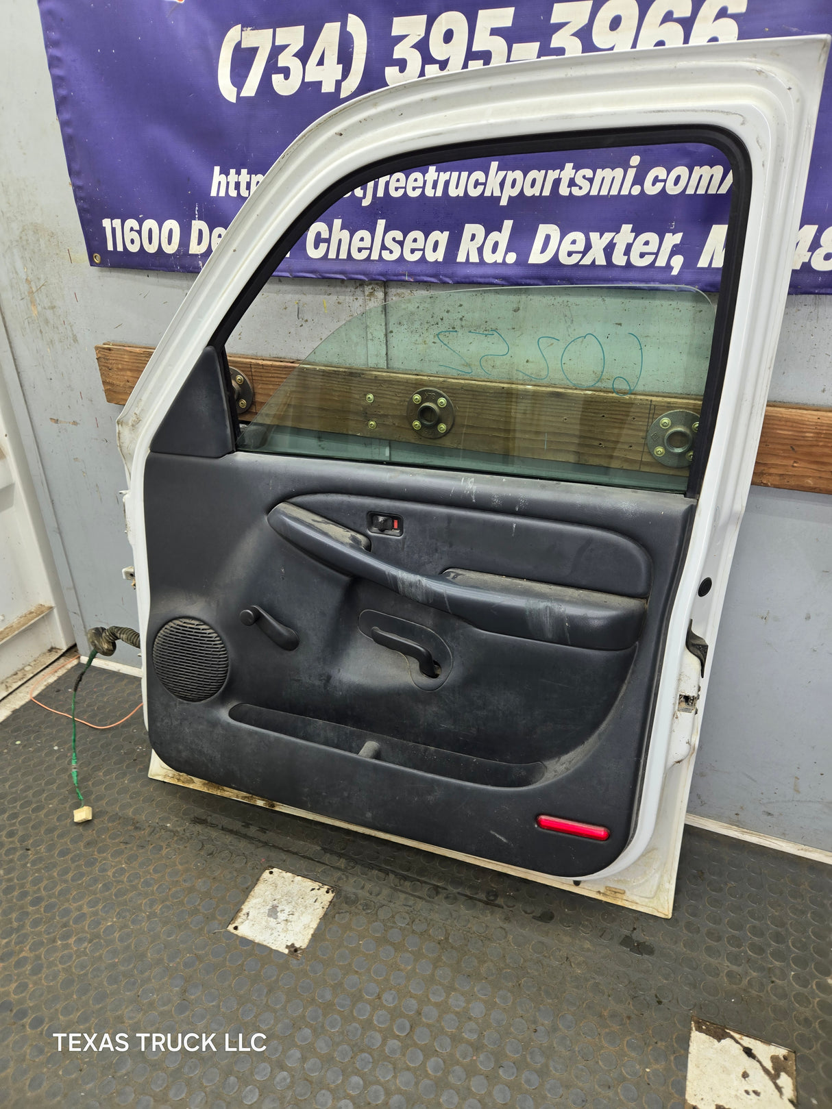 1999-2006 Chevrolet Silverado / GMC Sierra 1500 2500 3500 HD Front Passenger side Door RH